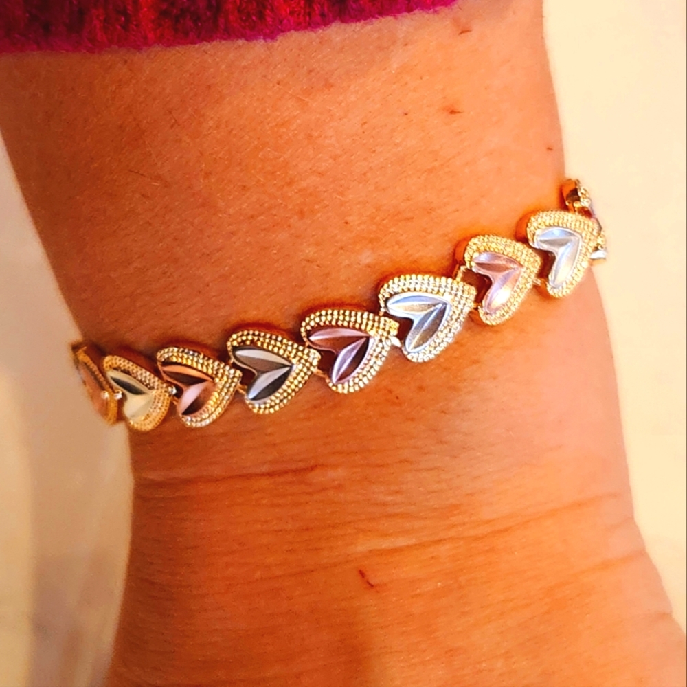 Fashion Braslet. Gold plated, Cubic Zirconia Heart-Shaped, High Quality.19 cm.
